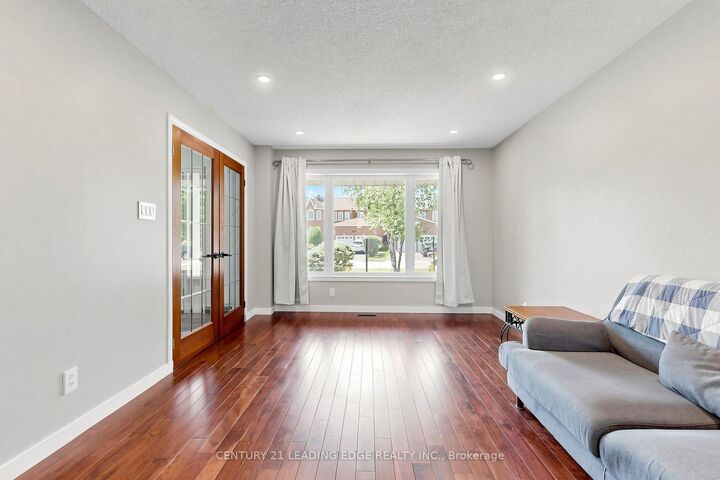 Property Photo: 153 Natanya Boulevard ON L4P 3N2