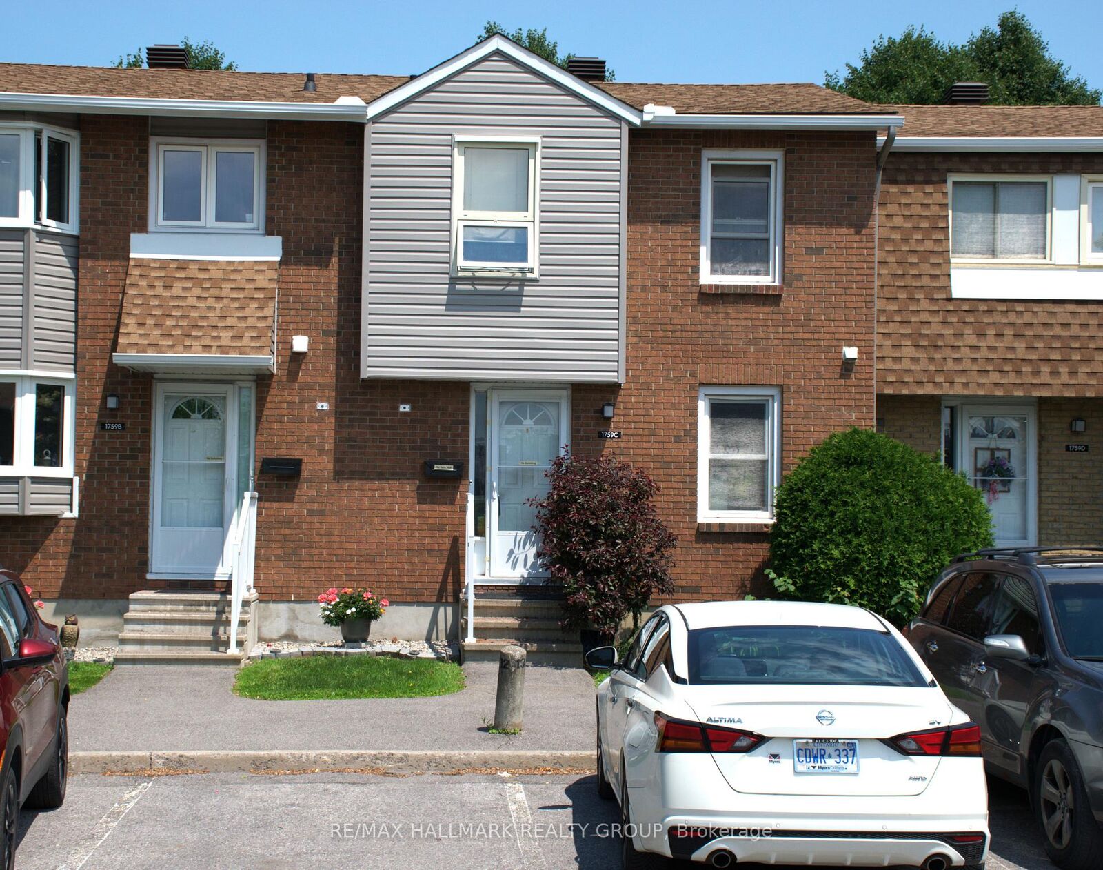 Property Photo:  1759 Lamoureux Drive C  ON K1E 2N5 