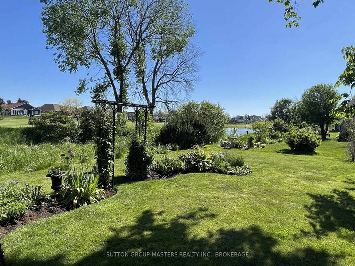 Property Photo: 24 Glenora Drive ON K0H 1G0
