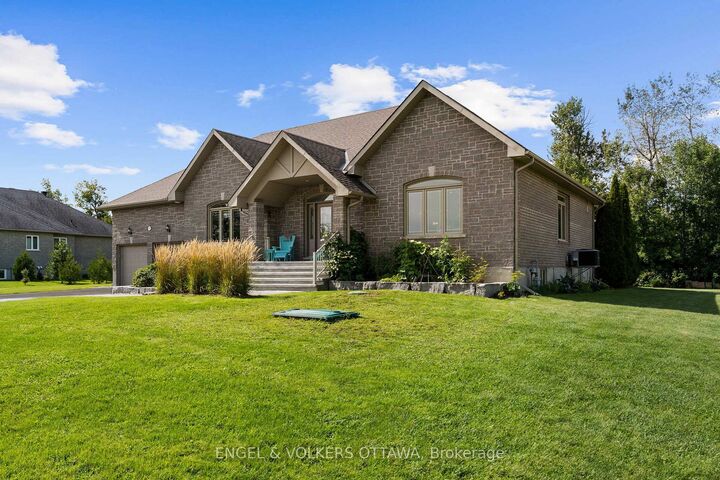 Property Photo: 557 Tullamore Street ON K1X 0A2