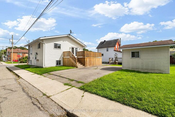 Property Photo:  22 Merrick Street  ON K7A 4R4 