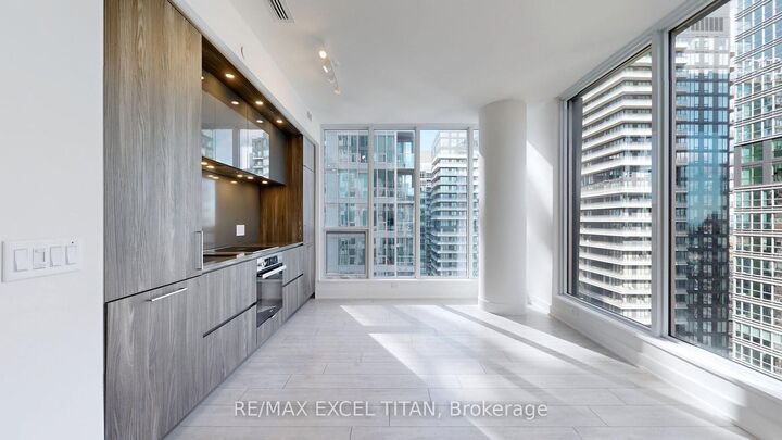 Property Photo:  15 Mercer Street 3304  ON M5V 1H2 