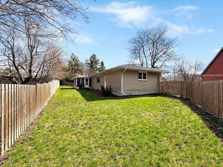 Property Photo:  7 Eastwood Park Drive  ON K8N 1W3 