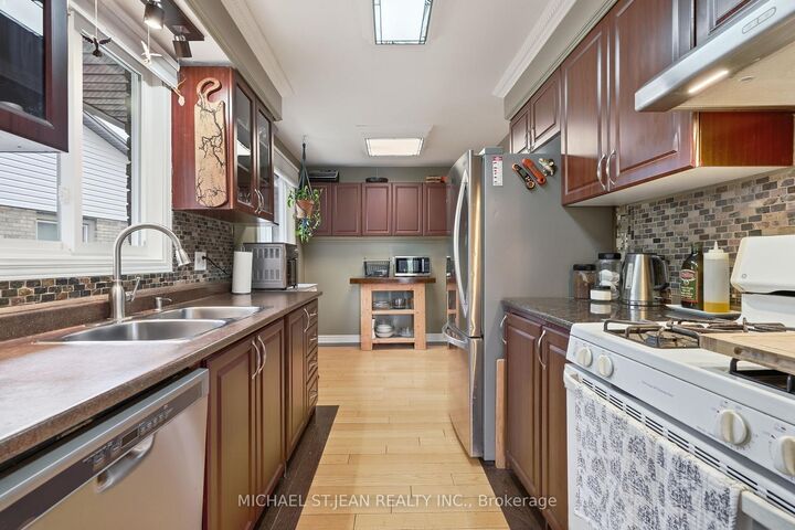Property Photo: 49 Markson Crescent ON L8T 4W3