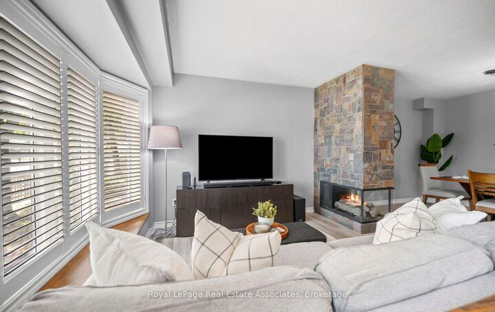 Property Photo: 1485 Torrington Drive 19 ON L5V 1Y3