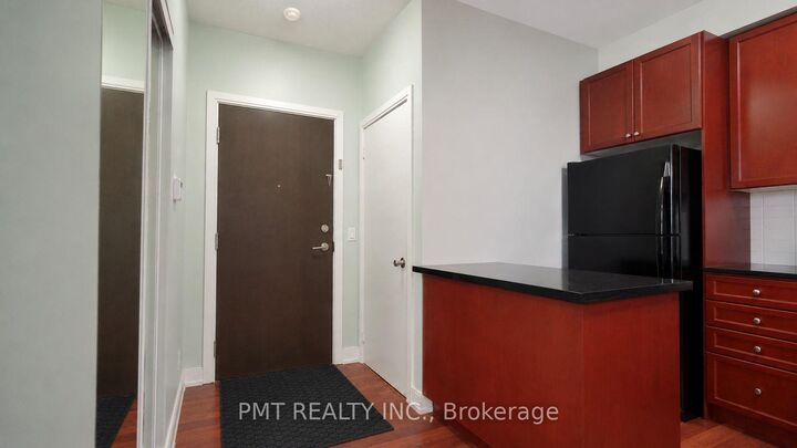 Property Photo: 125 Village Green Square 309 ON M1S 0G3
