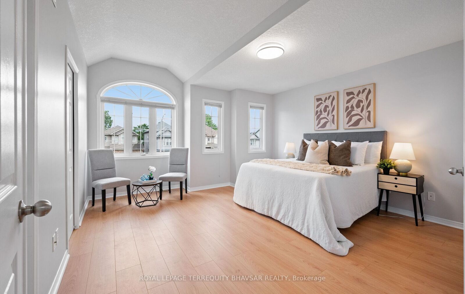 Property Photo: 111 Parkvale Drive ON N2R 1Z6