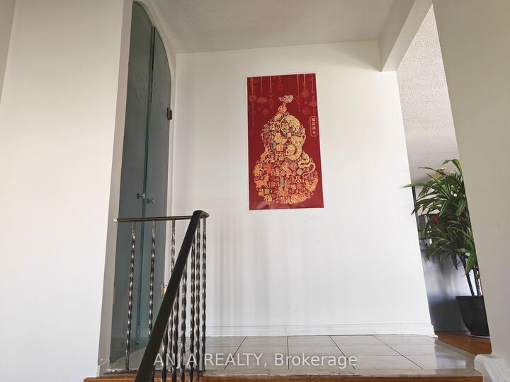 Property Photo:  58 Kitchener Road Main  ON M1E 2X5 