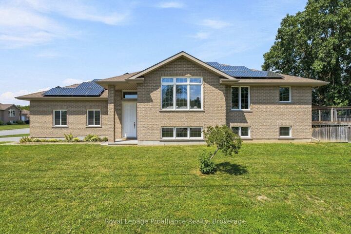 Property Photo: 63 Freedom Crescent ON K8V 0C2