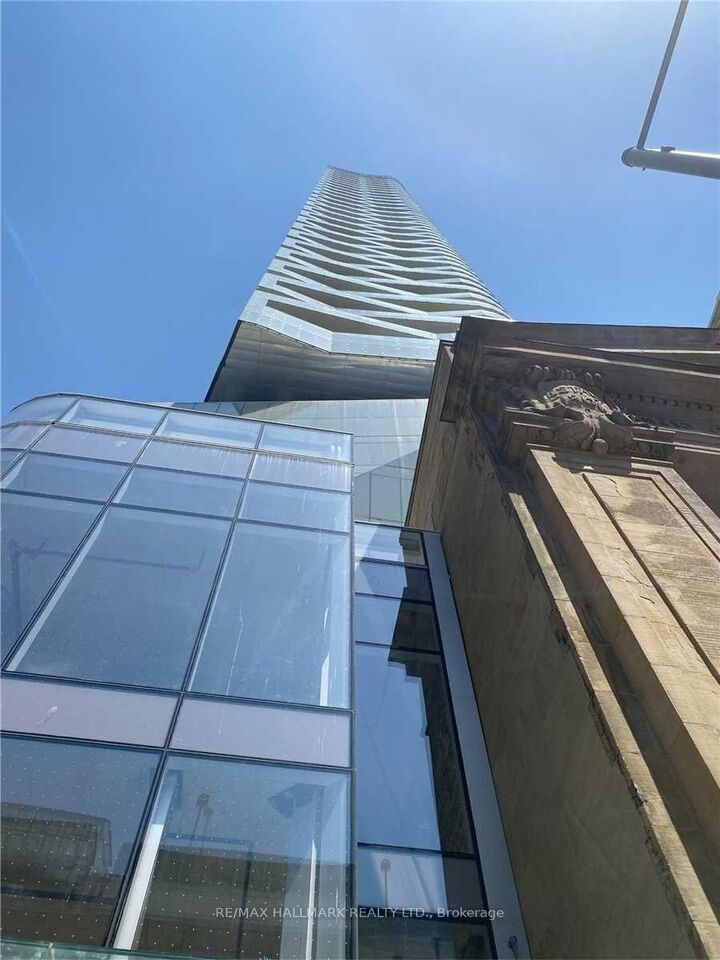 Property Photo:  197 Yonge Street 5006  ON M5B 1M4 