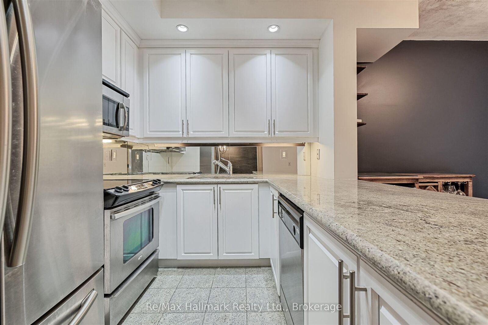 Property Photo:  21 Grand Magazine Street N 407  ON M5V 1B5 