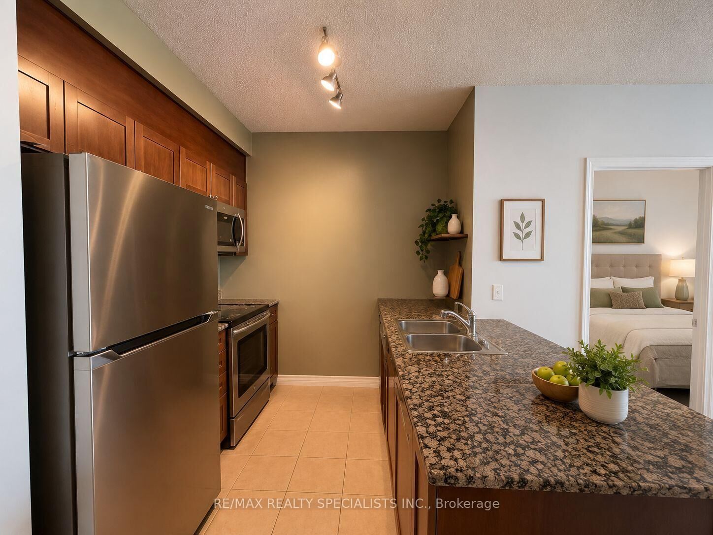 Property Photo:  3525 Kariya Drive 306  ON L5B 0C2 