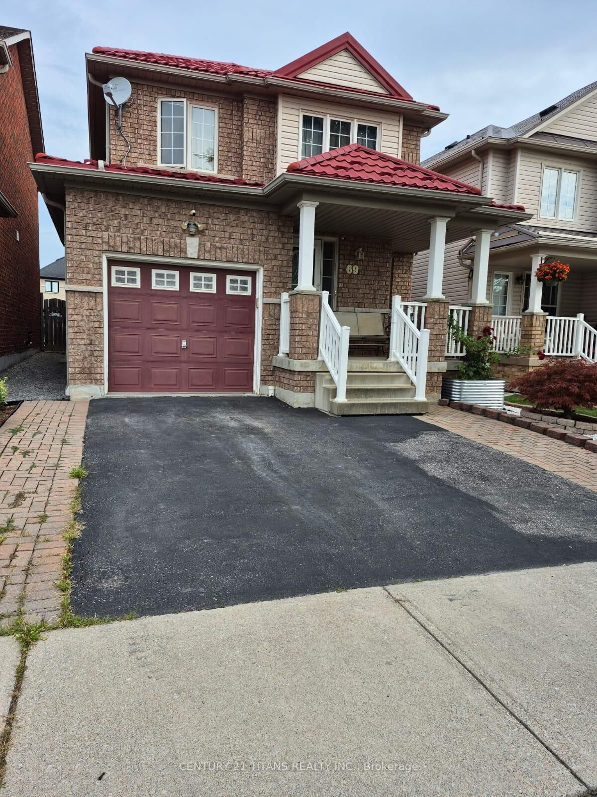 Property Photo: 69 Rampart Crescent ON L1P 1T7