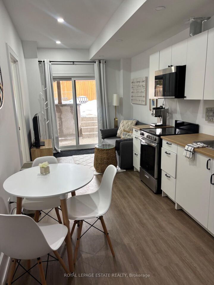 Property Photo:  150 Warden Avenue  ON M1N 2Z4 