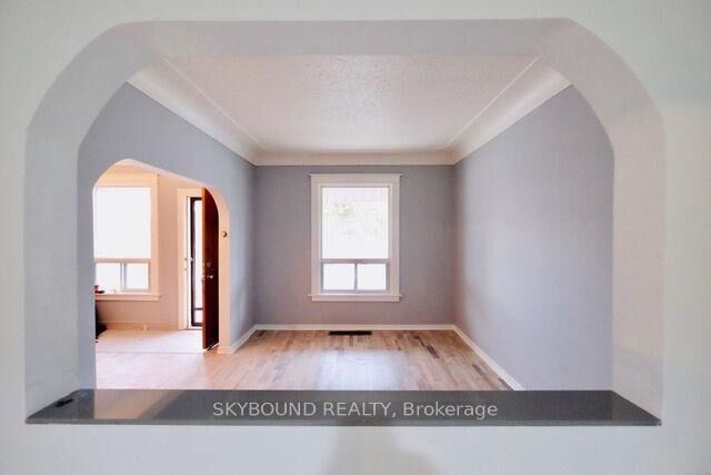 Property Photo:  72 Somerset Avenue  ON L8L 2L7 