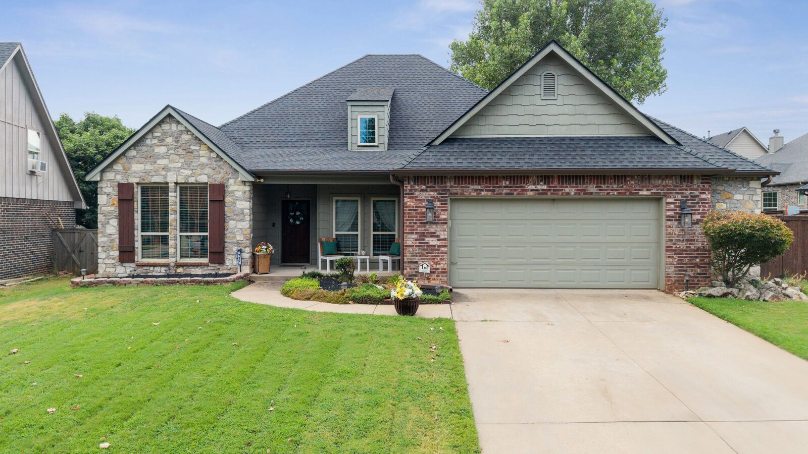 Property Photo: 710 W 40th Street OK 74063