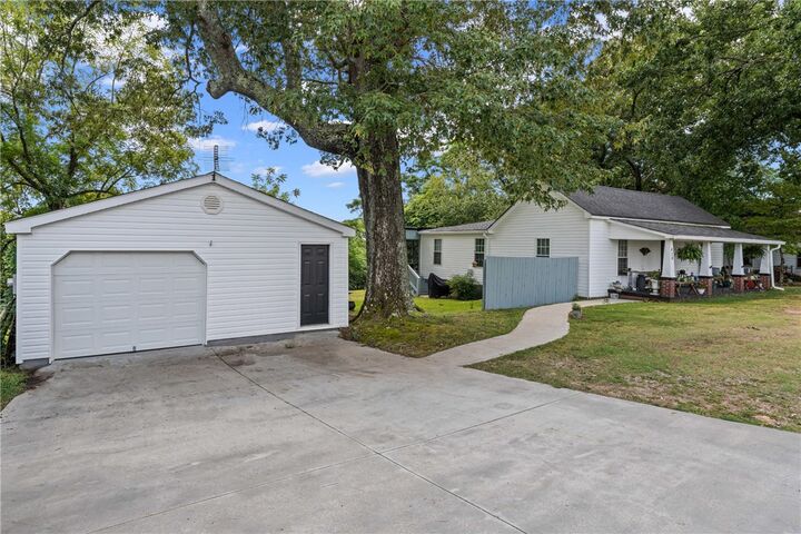 Property Photo:  418 N Norris Drive  SC 29657 