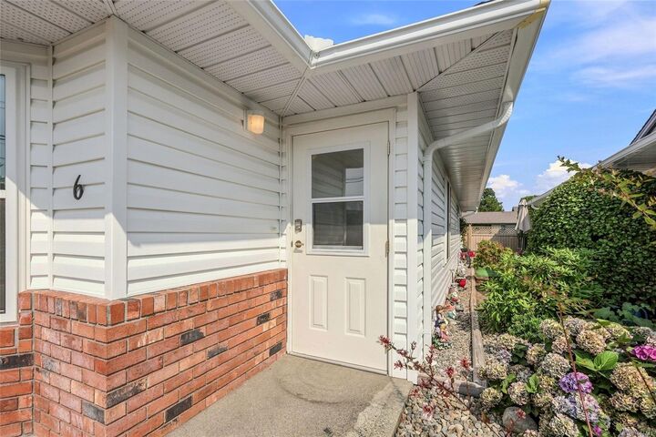 Property Photo:  441 Harnish Ave #6  BC V9P 2J9 