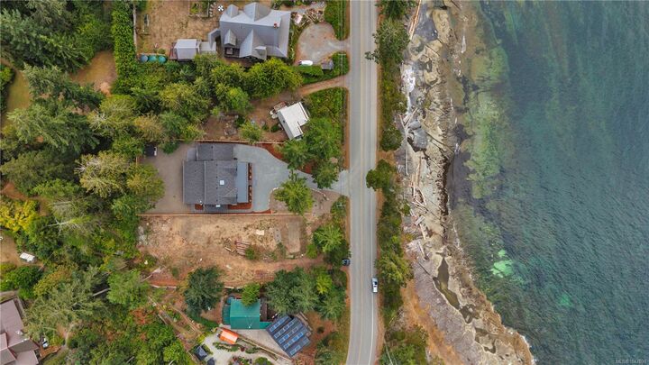 Property Photo: 729 Berry Point Rd BC V0R 1X1