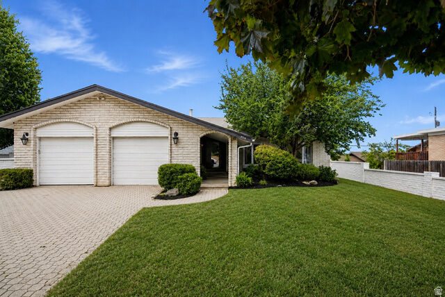 Property Photo: 7116 S Ponderosa Dr UT 84121