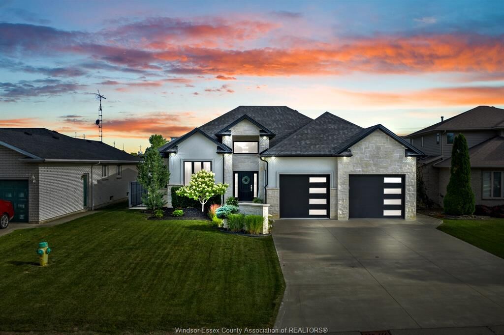 Property Photo: 22 Shawnee Court ON N8H 5A8