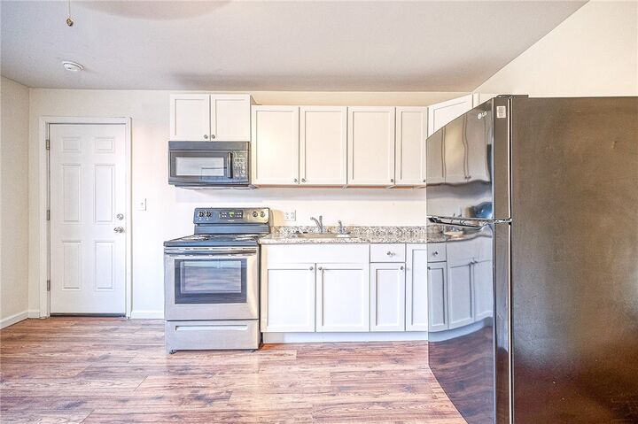Property Photo: 427 Adams St 4 PA 15074