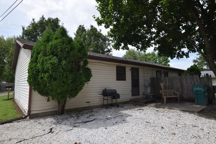 Property Photo:  323 Railroad Street  OH 43078 