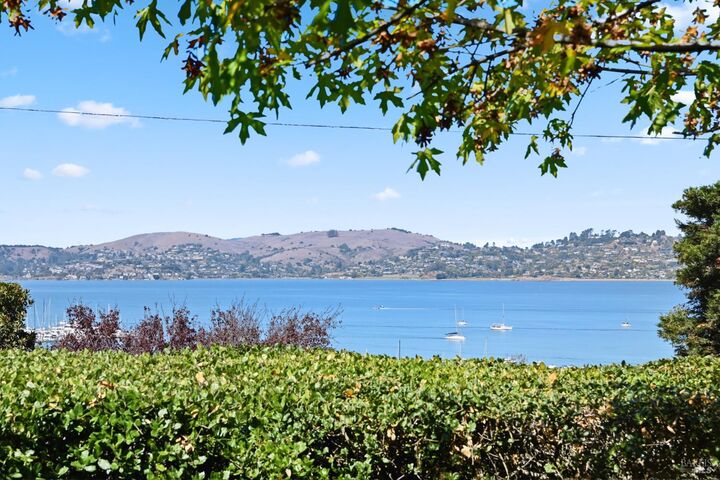 Property Photo: 3 Rose Court CA 94965