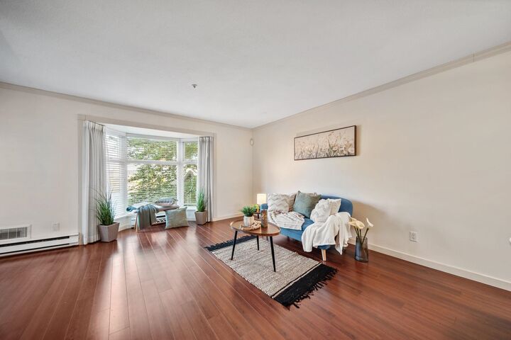 Property Photo:  526 Thirteenth Street 305  BC V3M 4L9 
