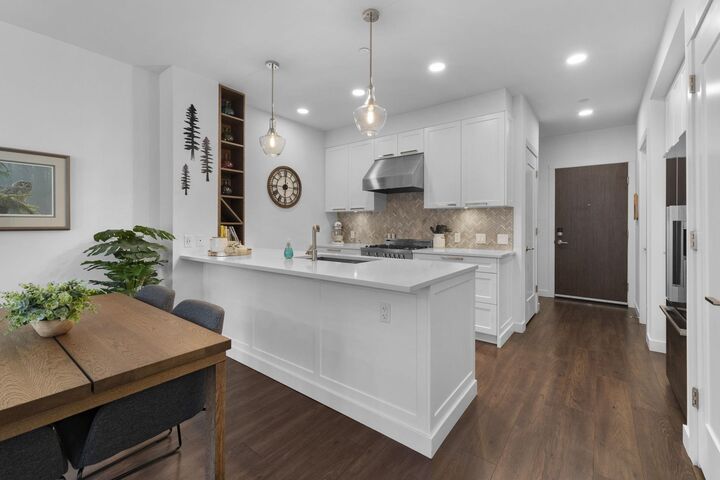 Property Photo:  33540 Mayfair Avenue 309  BC V2S 0J3 