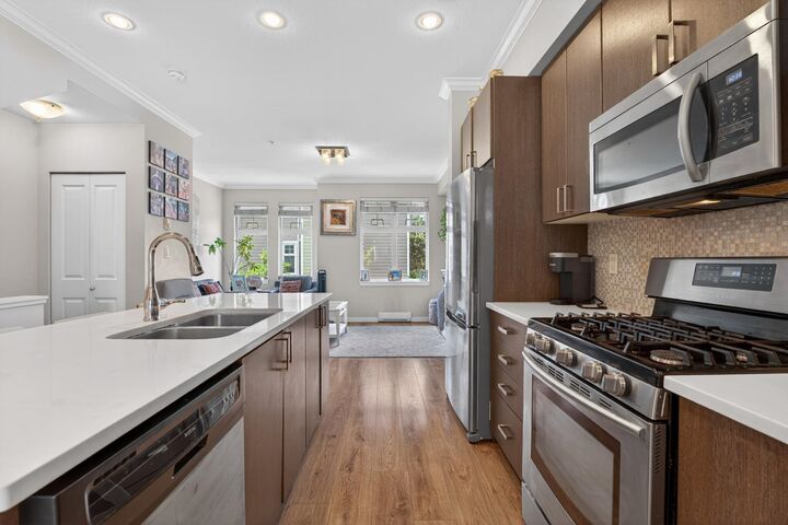 Property Photo:  1111 Ewen Avenue 14  BC V3M 5E3 