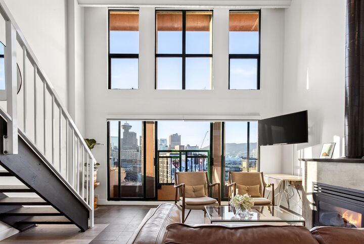 22 E Cordova Street 805 — photo 1