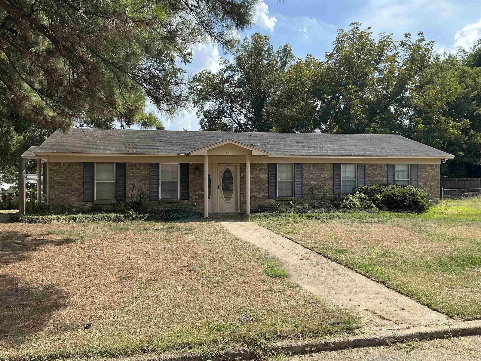 Property Photo: 1200 E Bowles Street AR 71639