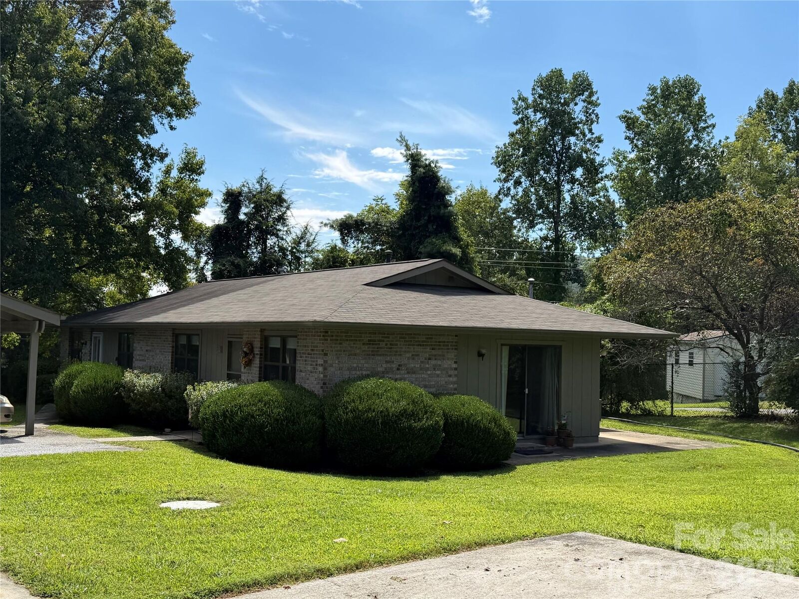 Property Photo: 703 Farmington Circle NC 28739
