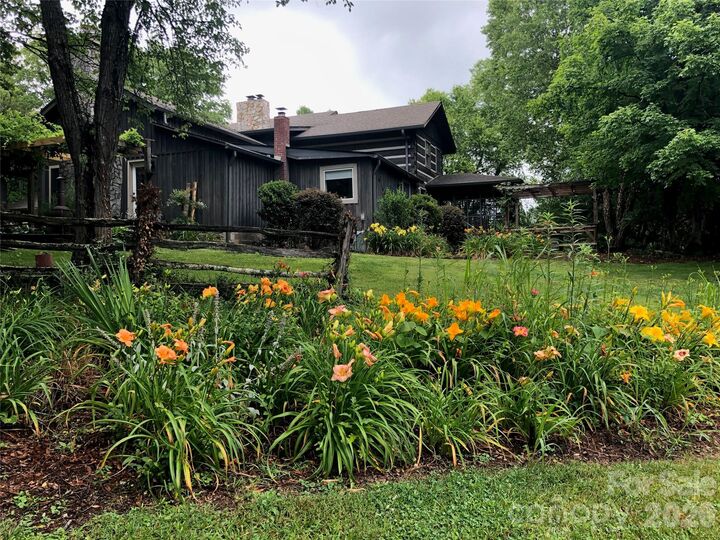 Property Photo: 2595 Henderson Mill Road NC 28655