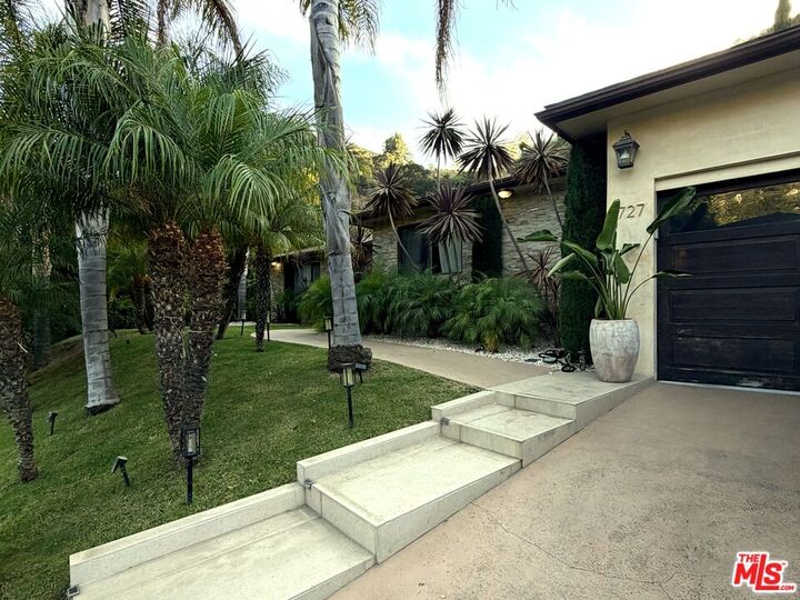Property Photo: 1727 San Ysidro Dr CA 90210