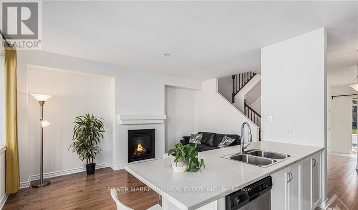 Property Photo:  932 Kilbirnie Drive  ON K2J 6G2 