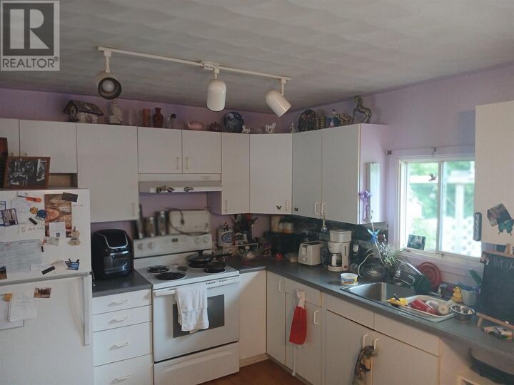 Property Photo: 20 Gillanders Rd ON P5A 1W3