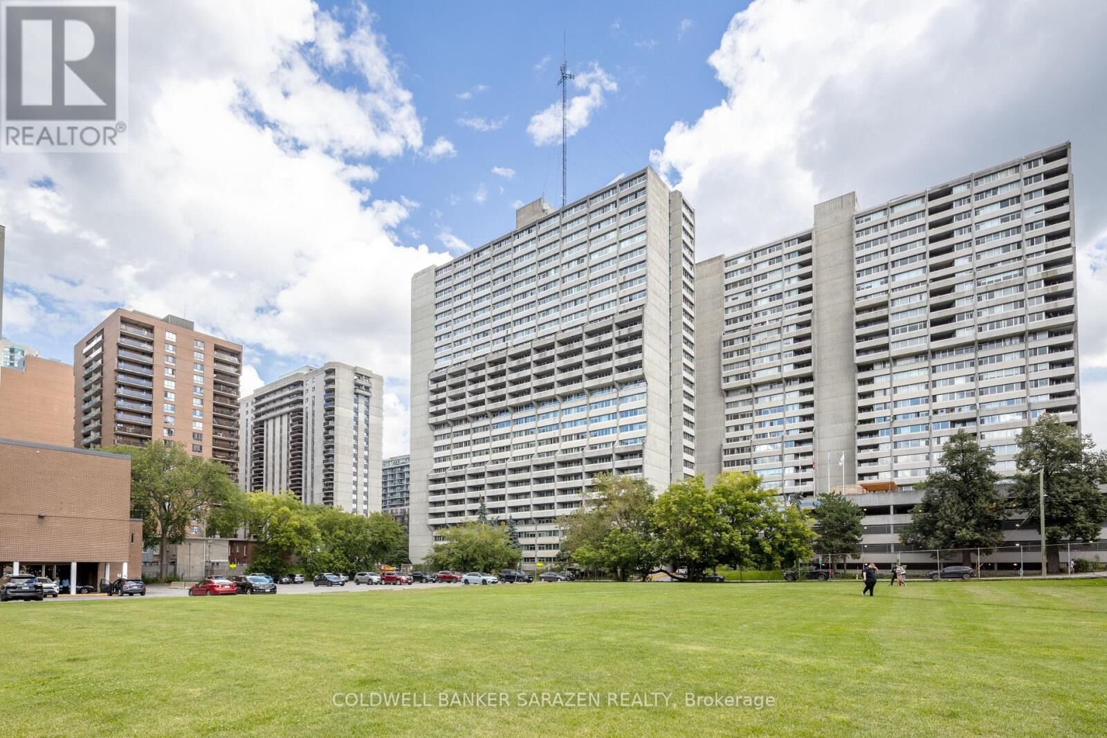 Property Photo: 500 West Laurier Avenue West 2706 ON K1R 5E1