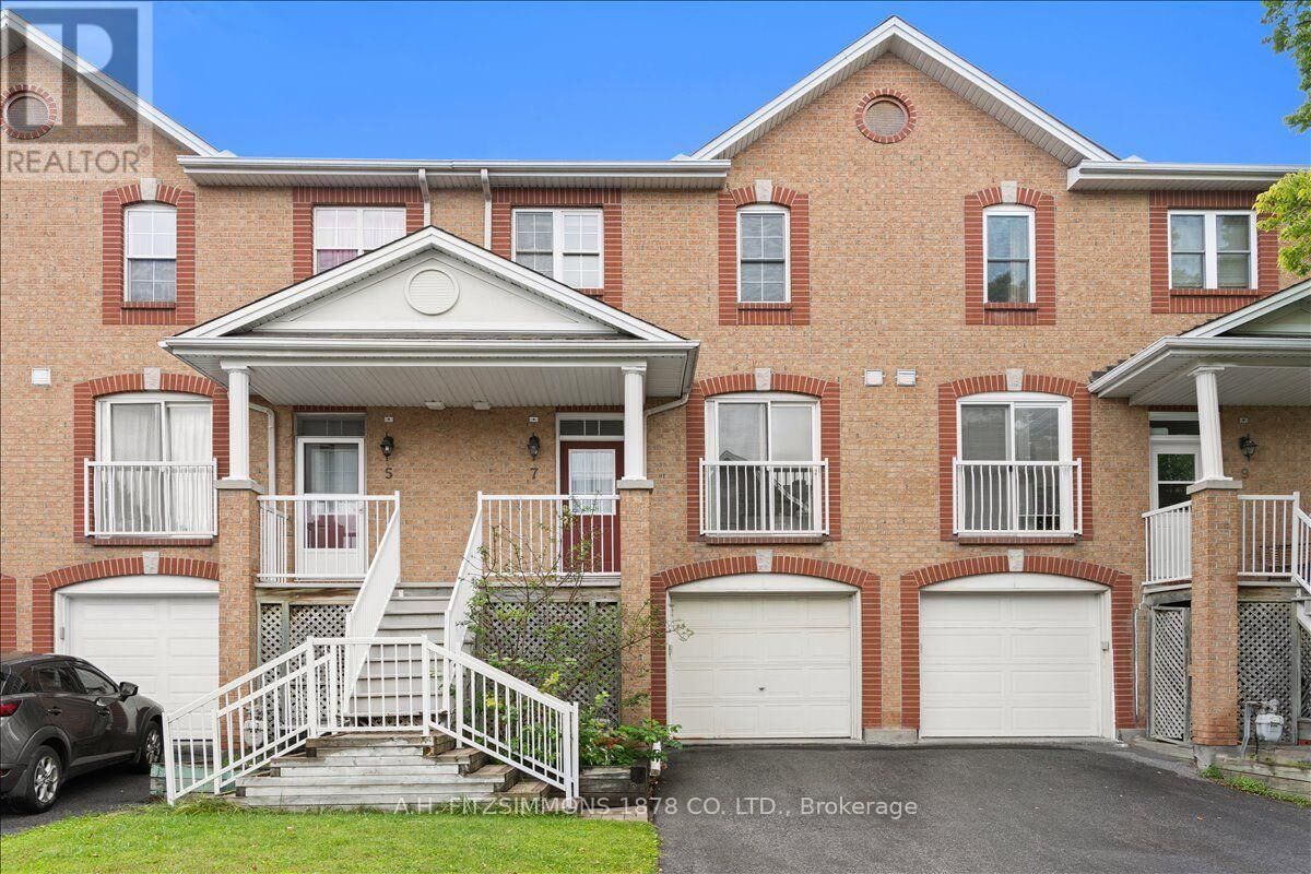 Property Photo:  7 Bellflower Private  ON K1T 3Z8 