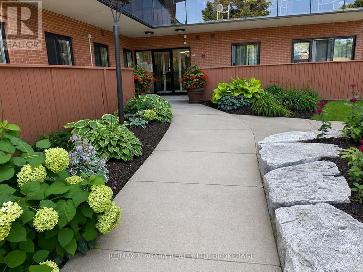 Property Photo: 550 King Street 104 ON L4R 3N1