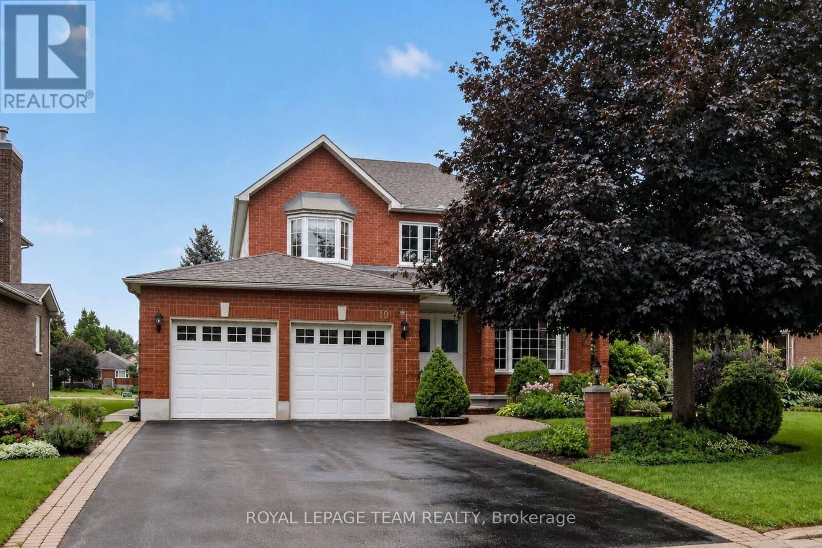 Property Photo: 19 Slade Crescent ON K2K 2L1
