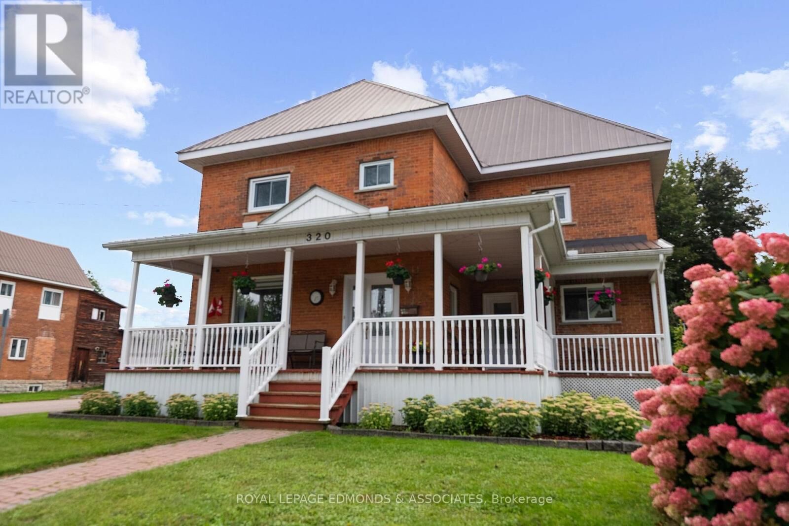 Property Photo:  320 Alfred Street  ON K8A 3A6 