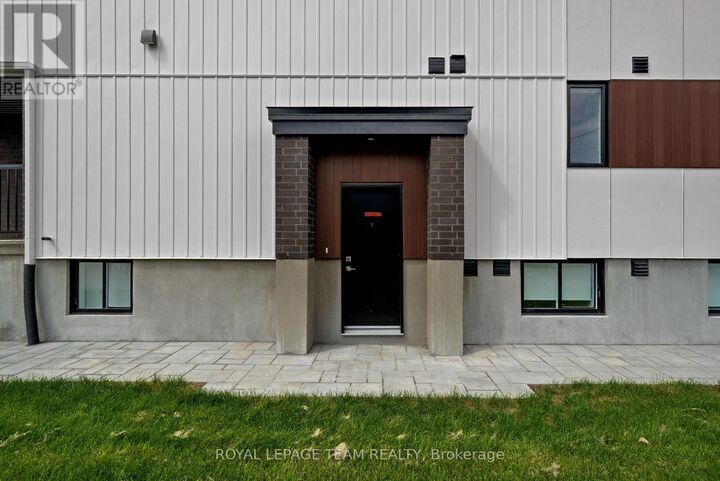 Property Photo: 1231 Shillington Avenue C ON K1Z 7Z9