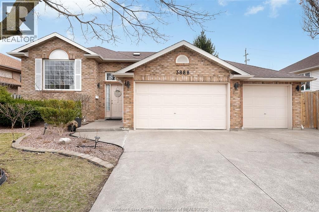 Property Photo: 3888 Aristotle Crescent ON N9G 2N9