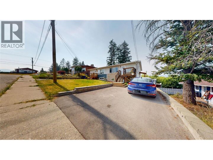 Property Photo:  227 19tth Avenue South  BC V1C 3E1 