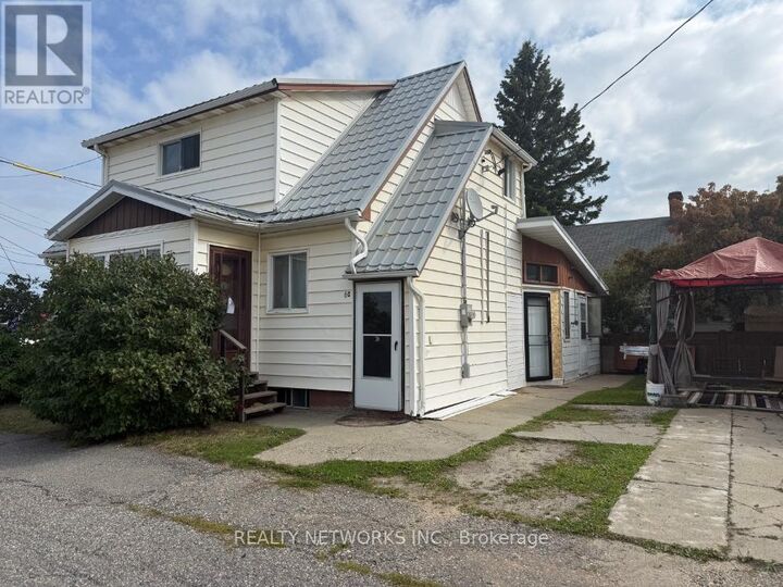 6 Hollinger Lane — photo 1