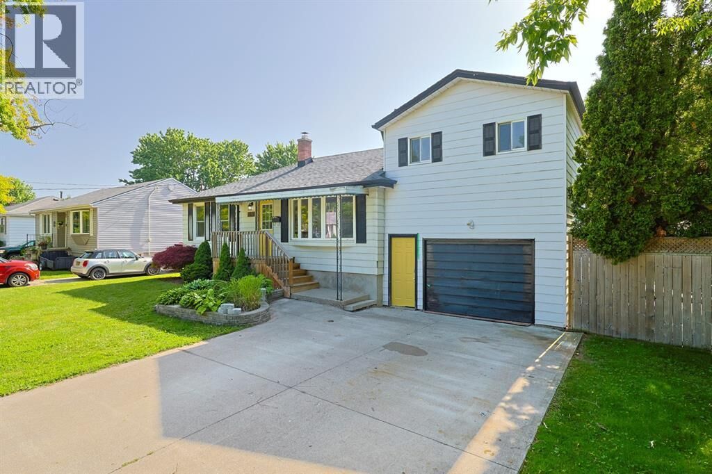 Property Photo:  898 Grandview Avenue  ON N7V 3X2 