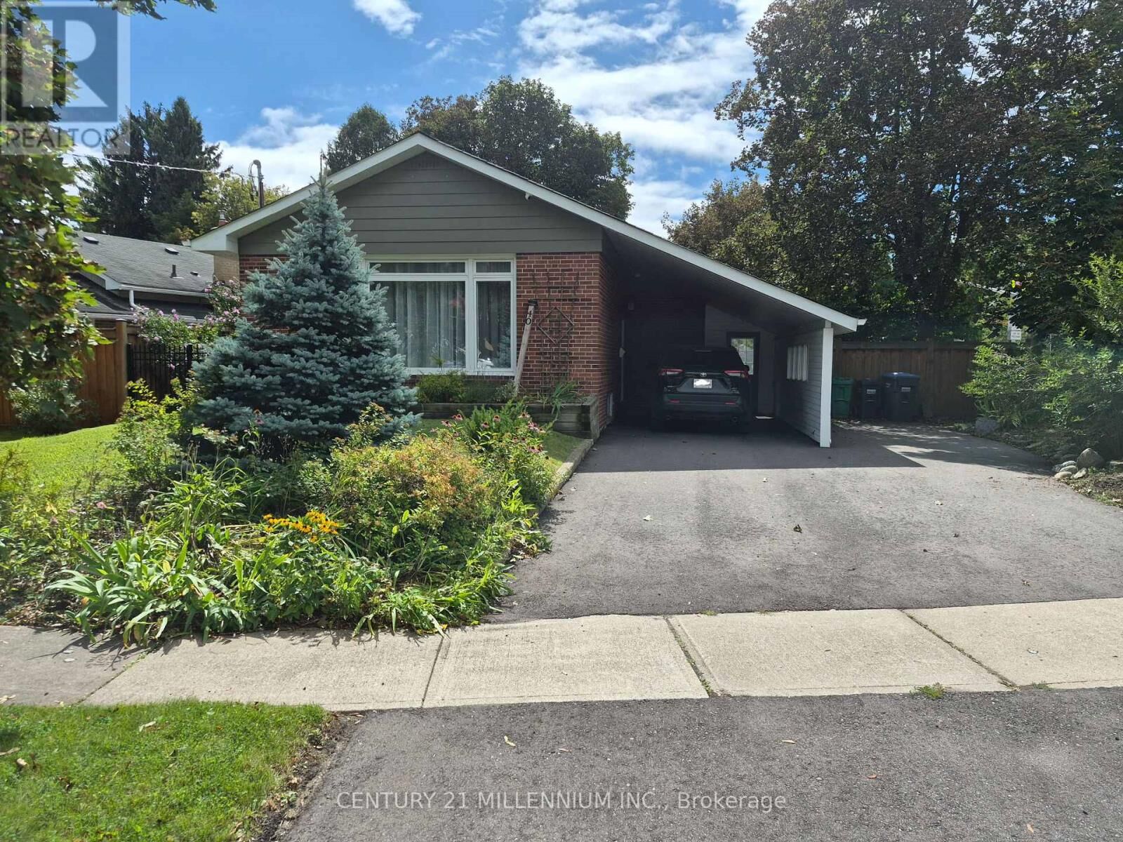 Property Photo: 40 Meadowland Drive ON L6W 2R4