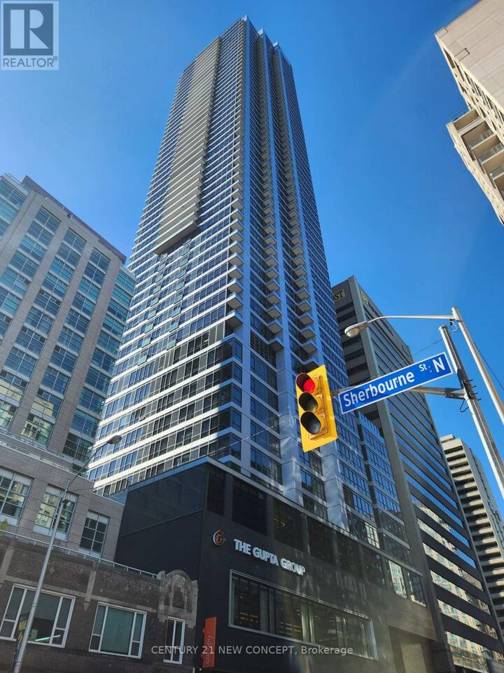 Property Photo: 395 Bloor Street East 1907 ON M4W 0B4